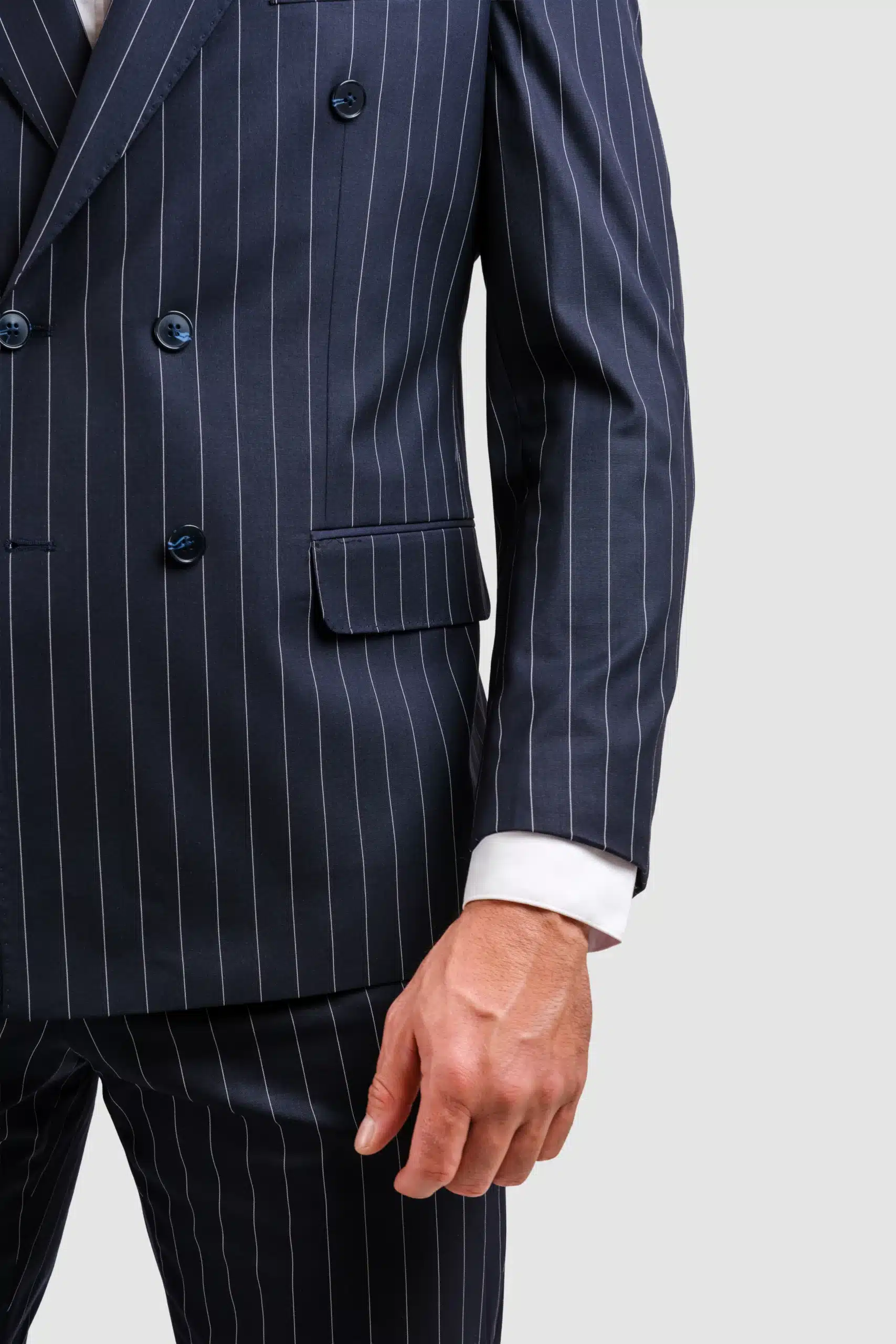 Teget Muško Odelo Sa Dvorednim Kopčanjem Na Pruge 2